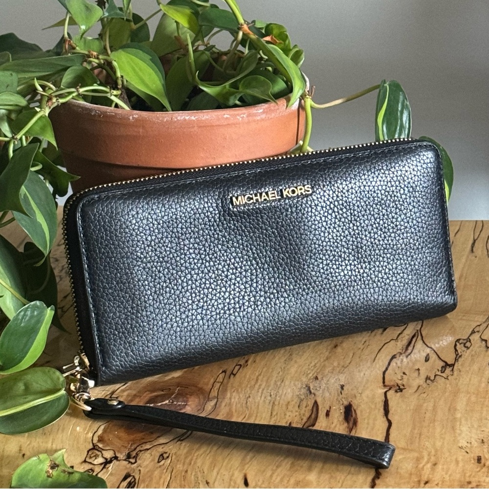 Michael Kors Large Black Continental Wallet - Gold Hardware - Wristlet Strap - Picture 7 of 12